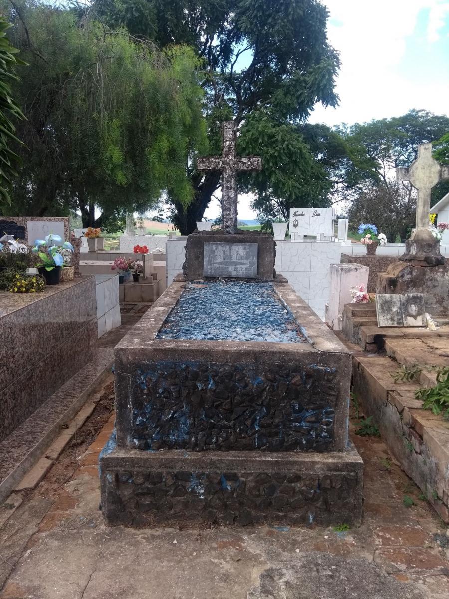 Na cmentarzu w mieście Jacarezinho brazylijski dziennikarz odkrył grób księcia Andrzeja Lubomirskiego, zmarłego 22 listopada 1953 r. w wieku 91 lat. Jest w opłakanym stanie.<br/>fot.Fabiano Oliveira