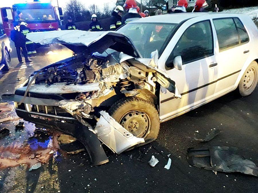 Z volkswagena niewiele zostało...<br/>fot.KPP Brzozów