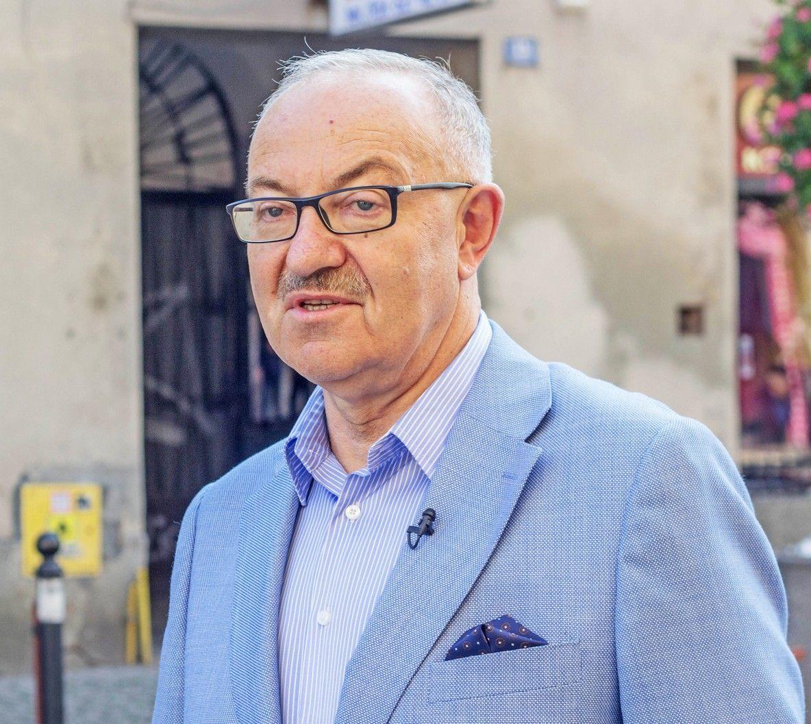 Poseł Kasprzak uważa, że na wzrostach stawek za odbiór śmieci, niezależnych od samorządów, stracą one wizerunkowo.<br/>fot.Bartłomiej Pacek