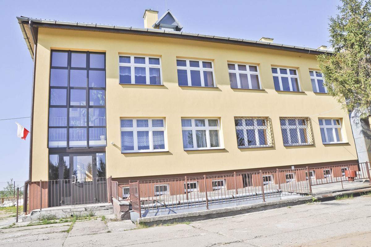 Zdaniem wójta gminy Mariusza Śnieżka, w Szkole Podstawowej we Fredropolu dochodziło do dziwnych sytuacji związanych z decyzjami o przyznawaniu pożyczek z funduszu socjalnego.<br/>fot.Mariusz Godos