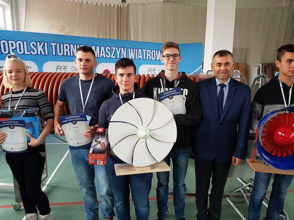 Drużyna „AirMix™” zajęła pierwsze miejsce i powalczy w finale turnieju, który odbędzie się 14 grudnia br. w Piasecznie.<br/>fot.ZSTiO Jarosław