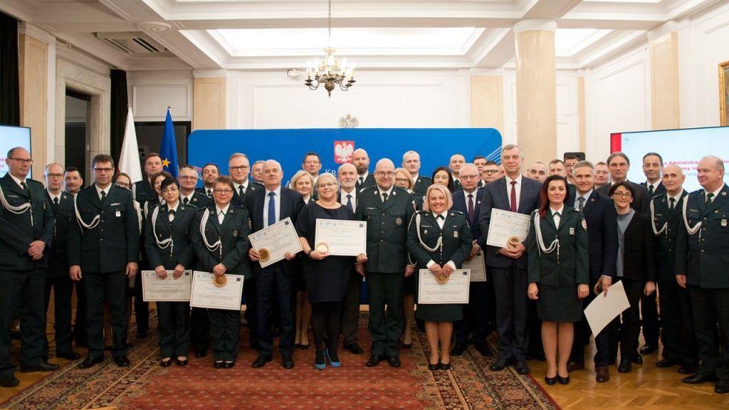 Ceremonia wręczenia wyróżnień odbyła się w Ministerstwie Finansów. Wyróżnionych zostało m.in. 8 funkcjonariuszy KAS z Podkarpacia.<br/>fot.KAS Rzeszów