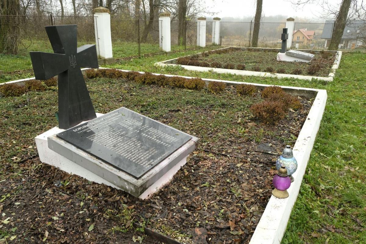 Kontrowersyjne zbiorowe mogiły członków UPA.<br/>fot.Jacek Szwic