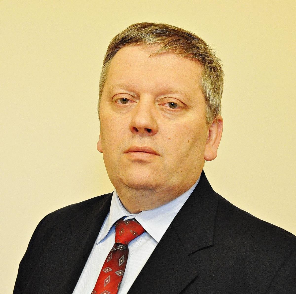– Stosując „technikę” pana posła, mógłbym napisać, że w okresie pełnienia mandatu poselskiego „przytulił” dwa miliony złotych. Podobne techniki manipulacji z racji braku merytorycznych argumentów pan poseł stosuje w wielu innych sprawach – powiedział były dyrektor Wojewódzkiego Szpitala im. św. o. P