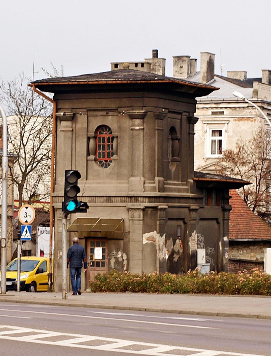 Jeden z obiektów zespołu stacji transformatorowych w Przemyślu znajduje się na placu Konstytucji 3 Maja. Pochodzi z 1926 r. i należy do tzw. architektury przemysłowej.<br/>fot.Mariusz Godos