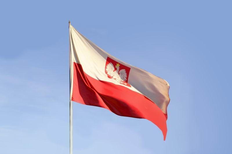 Znieważenie polskiej flagi spotkało się ze zdecydowaną reakcją mieszkańców bloków.<br/>fot.ze zbiorów własnych
