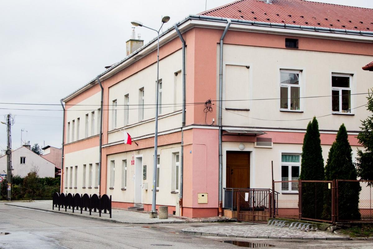 Budynek szkoły na ul. Mickiewicza wymagał większego remontu niż pierwotnie zakładano. <br/>fot.Bartłomiej Pacek