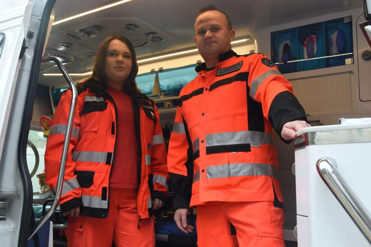 Katarzyna Bibow i Mariusz Kapłon to ratownicy, którzy jako pierwsi przekonali się, że czujnik czadu to dobra inwestycja pogotowia. <br/>fot.Paweł Bugira
