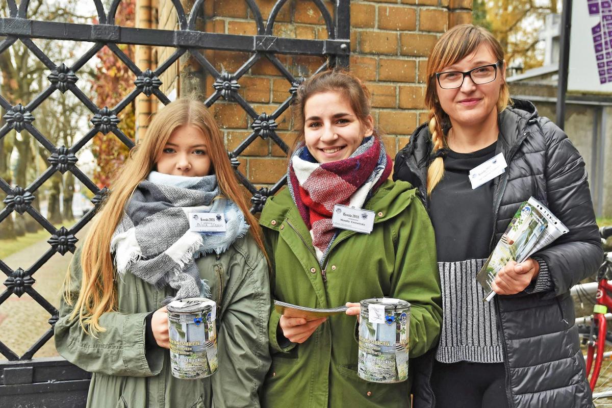 W kwestę angażują się rzesze wolontariuszy, a hojność odwiedzających pozwala na kontynuowanie tej szlachetnej idei. 
<br/>fot.Paweł Bugira