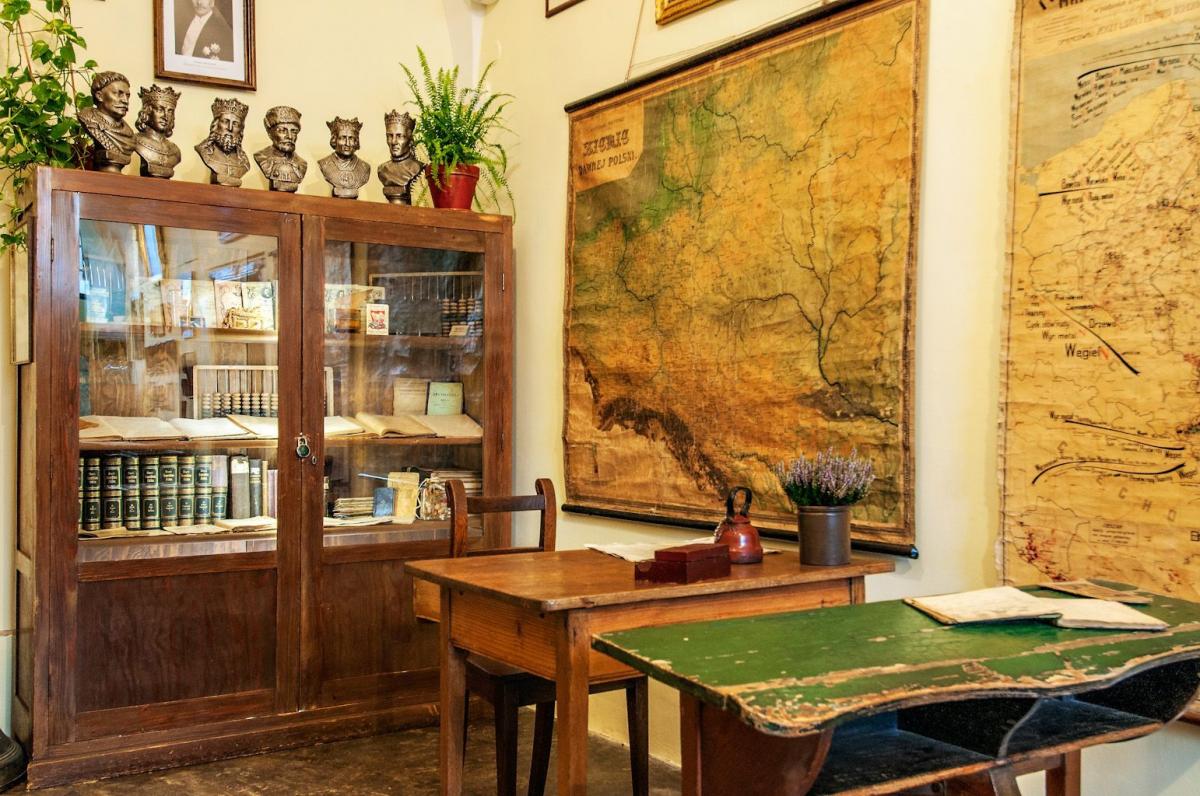 Kilka pomieszczeń Muzeum Kamienica Orsettich na kilkanaście tygodni zamieniło się w szkolne klasy. Można w nich organizować lekcje historii związane z II wojną światową.<br/>fot.Starostwo Powiatowe w Jarosławiu