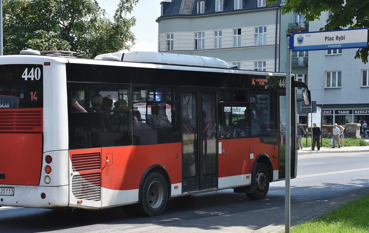 Nowa taryfa wprowadza też nowe strefy biletowe. Pierwsza obejmuje granice administracyjne miasta, druga – wsie bezpośrednio z nim sąsiadujące, a trzecia – te położone dalej, tj.: Witoszyńce, Malhowice, Hermanowice, Stanisławczyk, Rożubowice, Wapowce i Bełwin. <br/>fot.Paweł Bugira