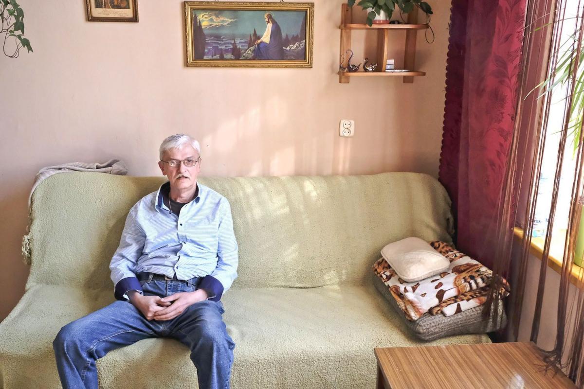 – Nareszcie będę mieszkał w normalnych warunkach – mówi W. Zych.<br/>fot.Jacek Szwic