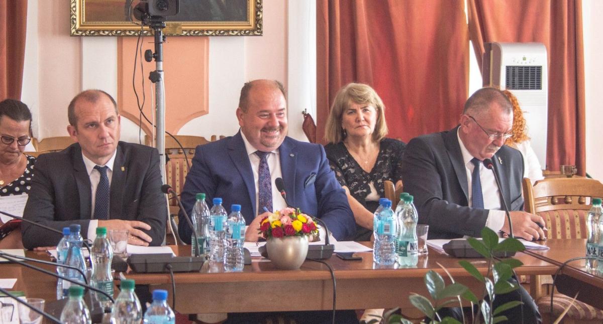 Waldemar Paluch zapowiada, że w bloku przy Skarbowskiego 10 powstanie filia żłobka. <br/>fot.Bartłomiej Pacek