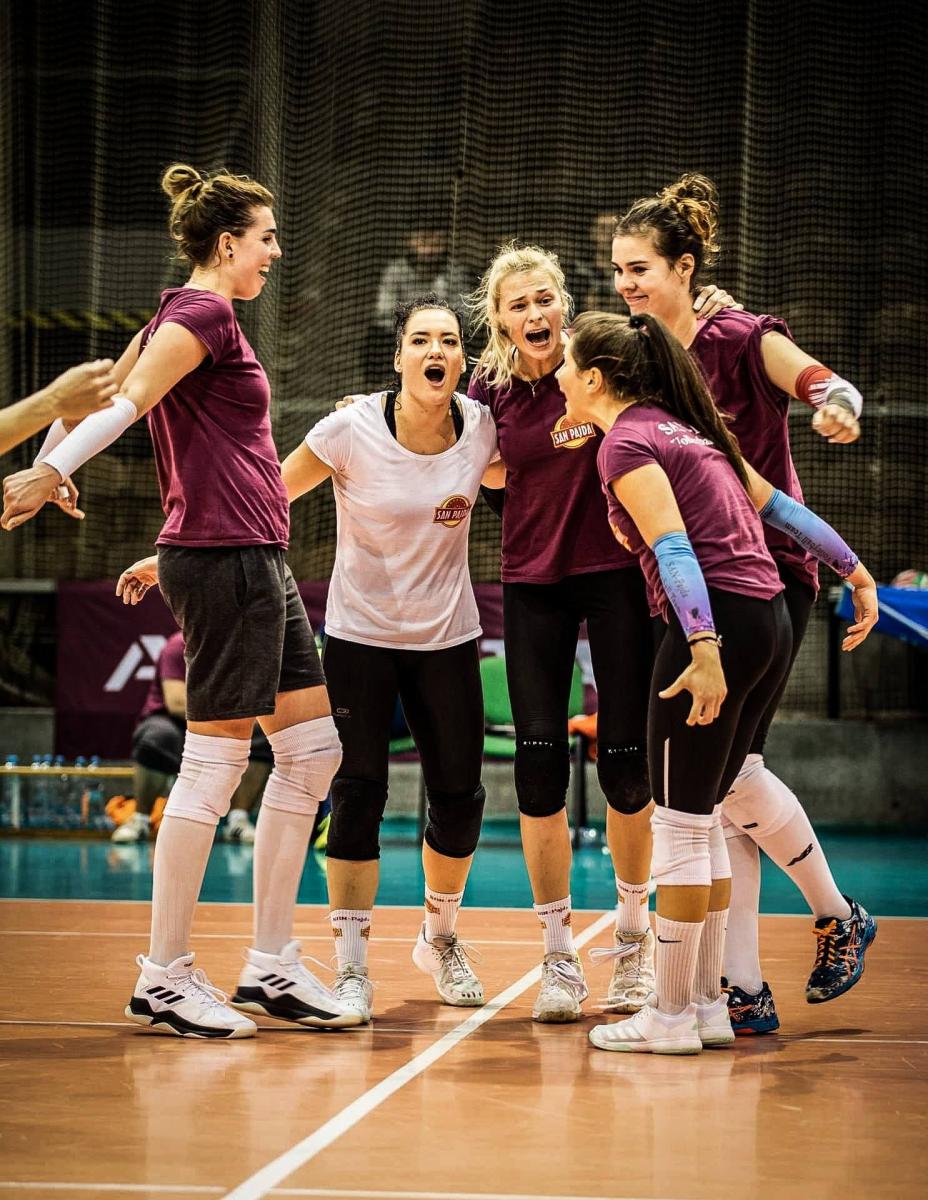 Radość siatkarek San-Pajda Jarosław po historycznym triumfie na zapleczu Ligi Siatkówki Kobiet była ogromna.<br/>fot.www.facebook.com/SanPajdaVolleyballTeam