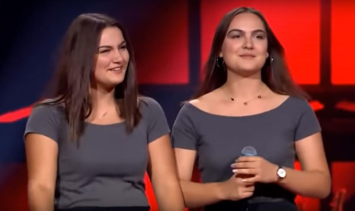 Kadr z odcinka programu, w którym siostry Kowalik podbiły serca jurorów The Voice of Poland.