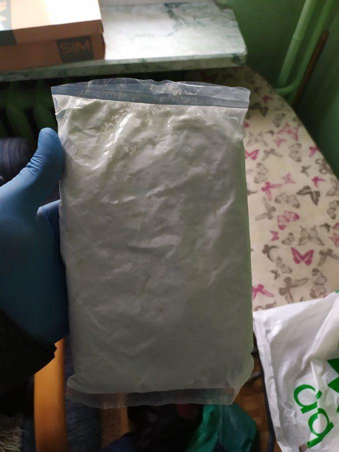Podczas przeszukania mieszkania 23-latka funkcjonariusze znaleźli blisko pół kilograma amfetaminy.<br/>fot.KMP Przemyśl