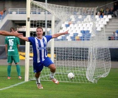 Sebastian Brocki brał udział w obu bramkach dla Sokoła Sieniawa w starciu z Hetmanem Zamość.<br/>fot.www.facebook.com/stalrzeszow