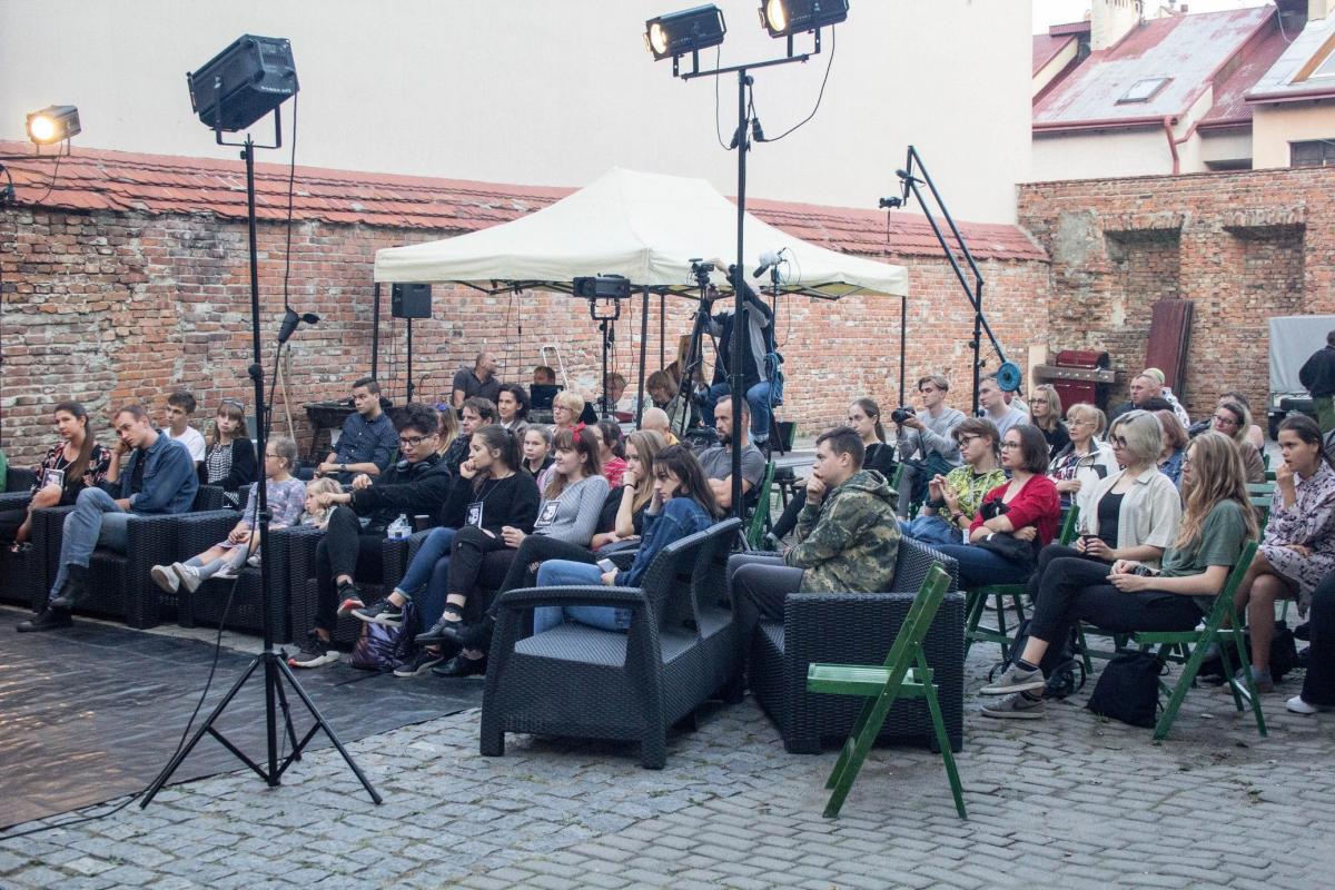 Dziedziniec kamienicy Rynek 6 na 3 dni zamienia się w teatr – atmosfera jest niepowtarzalna.<br/>fot.Bartłomiej Pacek