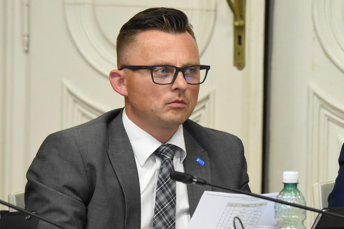 – Gdzie zostały źle wydane pieniądze w poprzednich kadencjach? Jakie inwestycje nie powinny być poczynione? – pytał Robert Bal.<br/>fot.Paweł Bugira