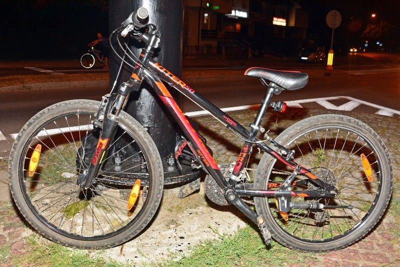 10-letni cyklista po wjeździe na skrzyżowanie z ul. Niepodległości w Krośnie został potrącony przez kierującego volkswagenem.<br/>fot.KMP Krosno