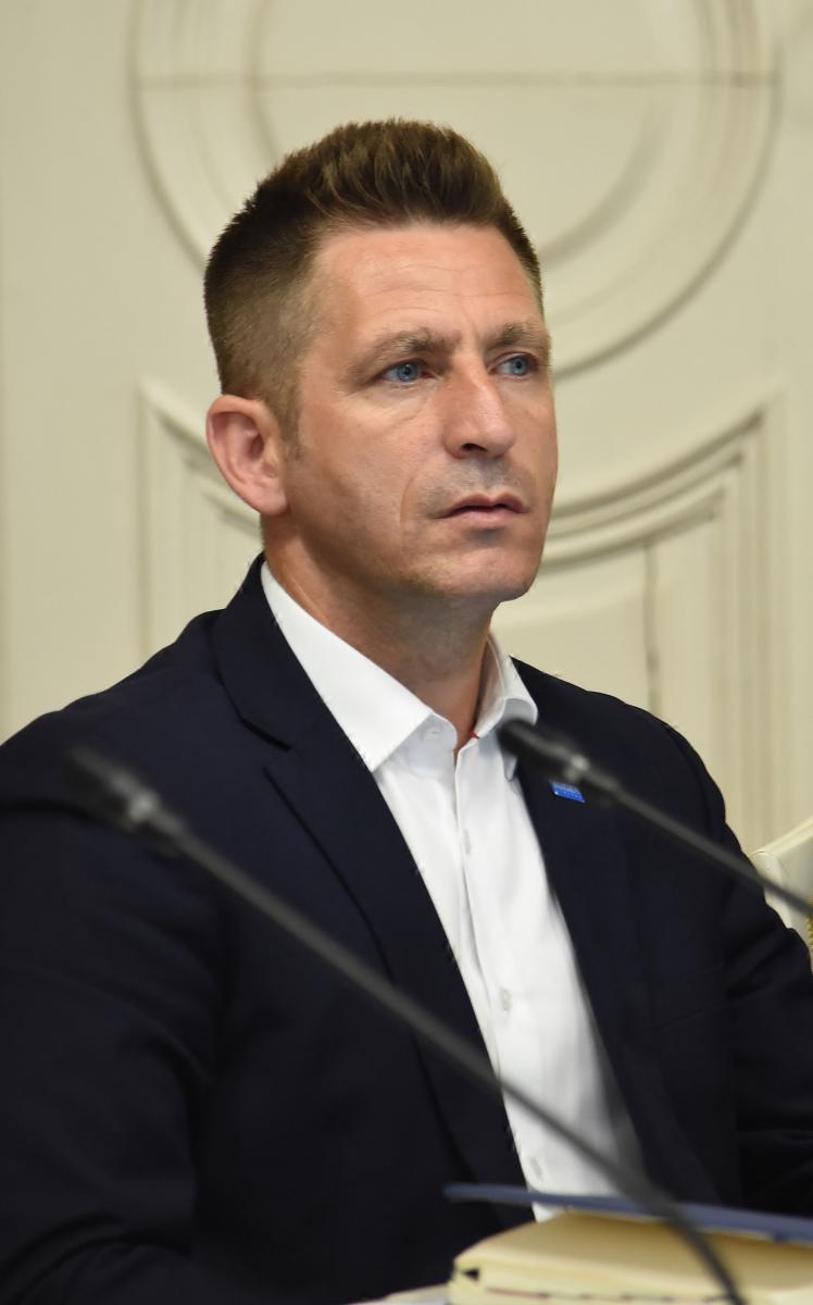 Treść oświadczenia przedstawił Dariusz Lasek. – Ten głos dotyczy przyszłości wychowania naszych dzieci – uzasadniał.<br/>fot.Paweł Bugira