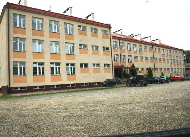 Mimo chęci 15-osobowa grupa młodzieży nie mogła kontynuować nauki w rodzinnej miejscowości, w Zespole Szkół im. ks. prałata płk. Tadeusza Dłubacza w Birczy.<br/>fot.www.bircza.pl