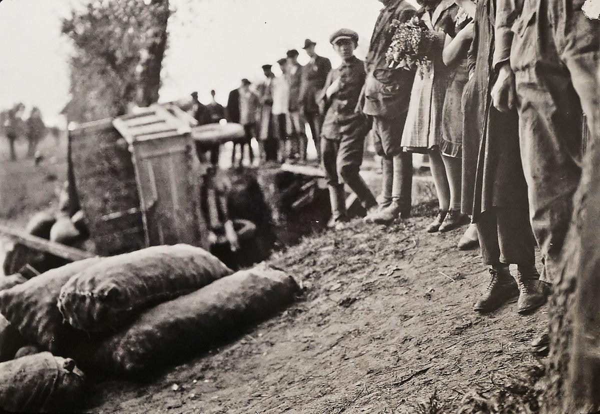 Wypadek samochodu ciężarowego Chevrolet na szosie pod Rykami, 23 maja 1928 r.