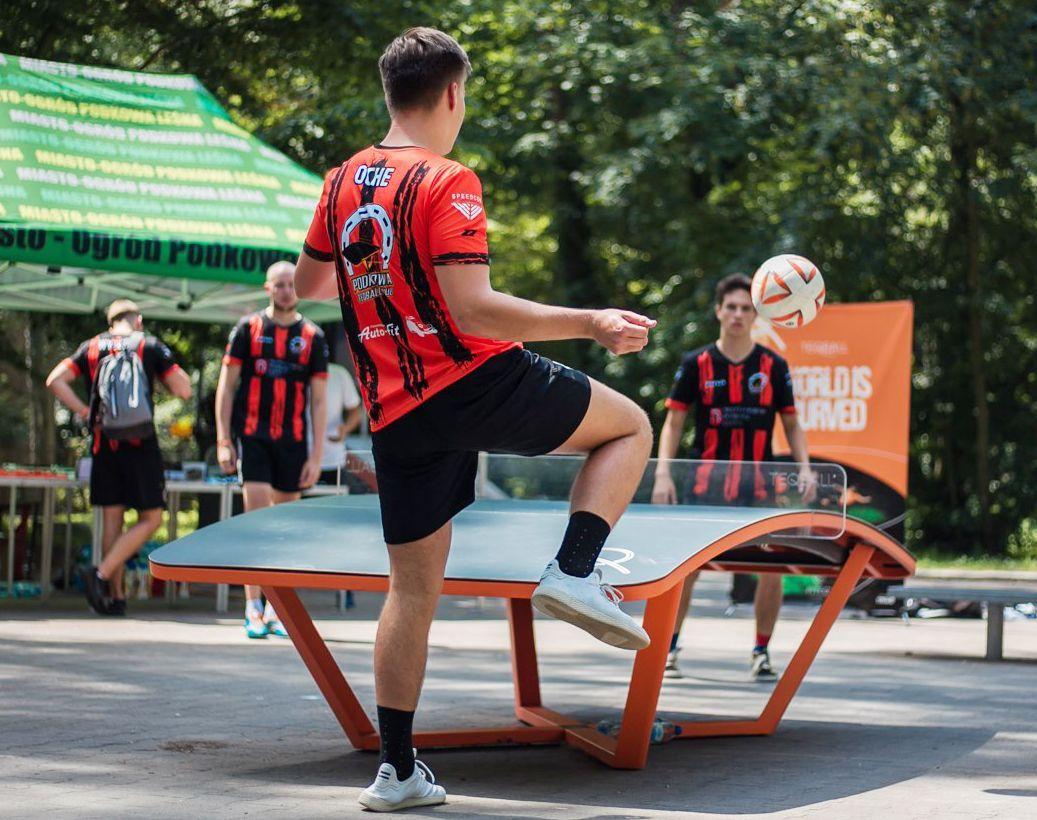 Teqball doskonale pomaga rozwijać pewność siebie, co jest niezwykle ważną cechą każdego piłkarza. <br/>fot.ze zbiorów własnych