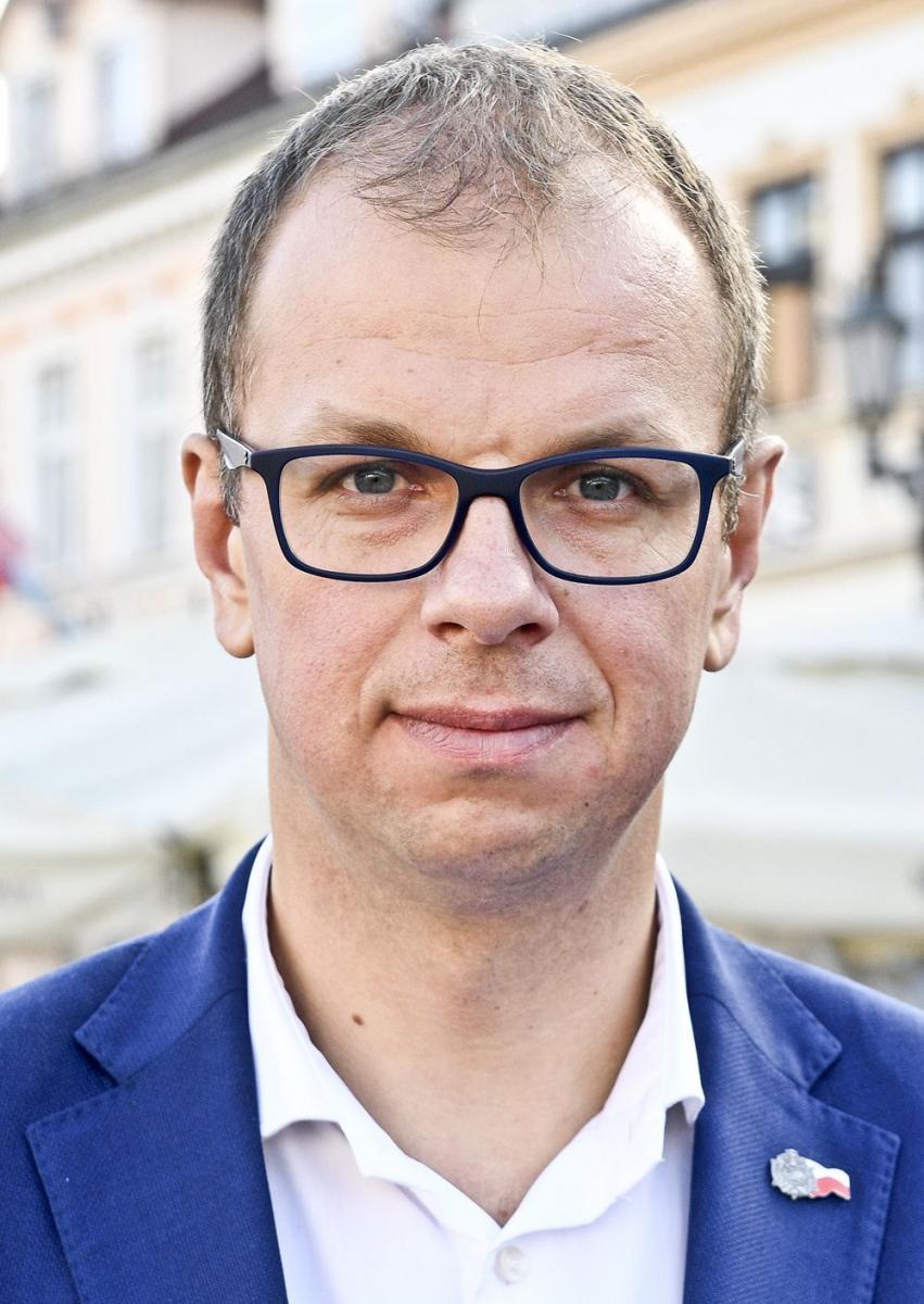 – Chyba po raz pierwszy w historii samorządów zdarzyło się, że rząd zrzuca na nasze barki dodatkowe obciążenia w trakcie roku budżetowego – powiedział prezydent Przemyśla Wojciech Bakun.<br/>fot.zbiory własne