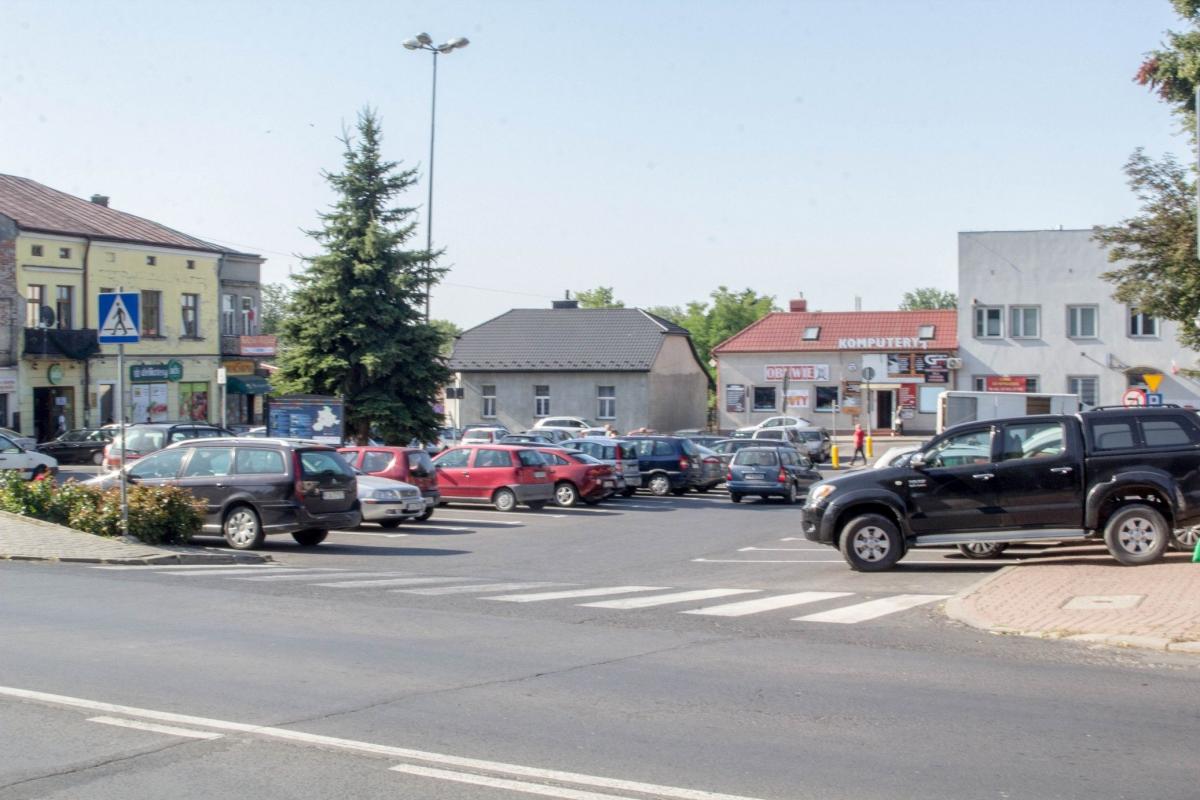 Czy opłata parkingowa ułatwi parkowanie w Rynku?<br/>fot.Bartłomiej Pacek