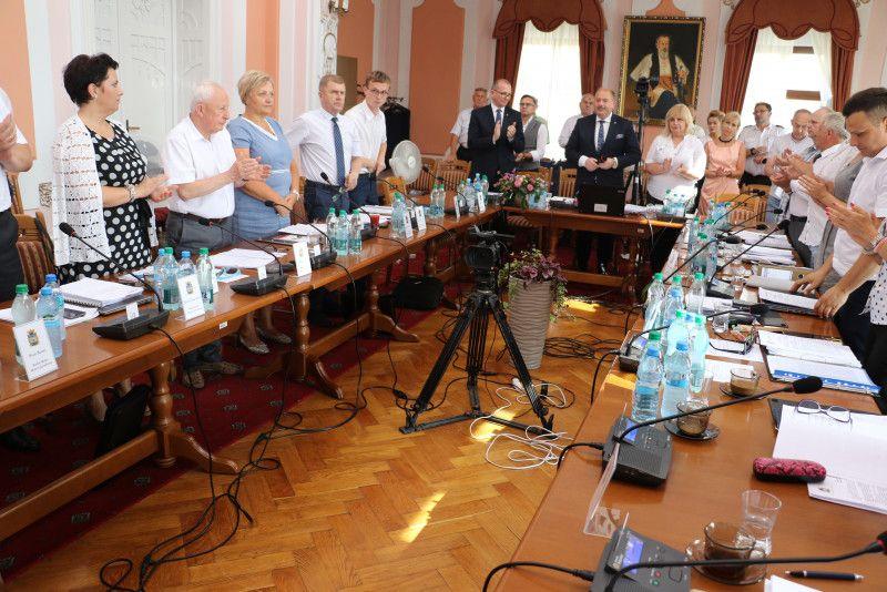W. Paluch nie krył zadowolenia z pierwszego absolutorium, przyznanego mu jako burmistrzowi za cały rok wytężonej pracy.
<br/>fot.UM Jarosław