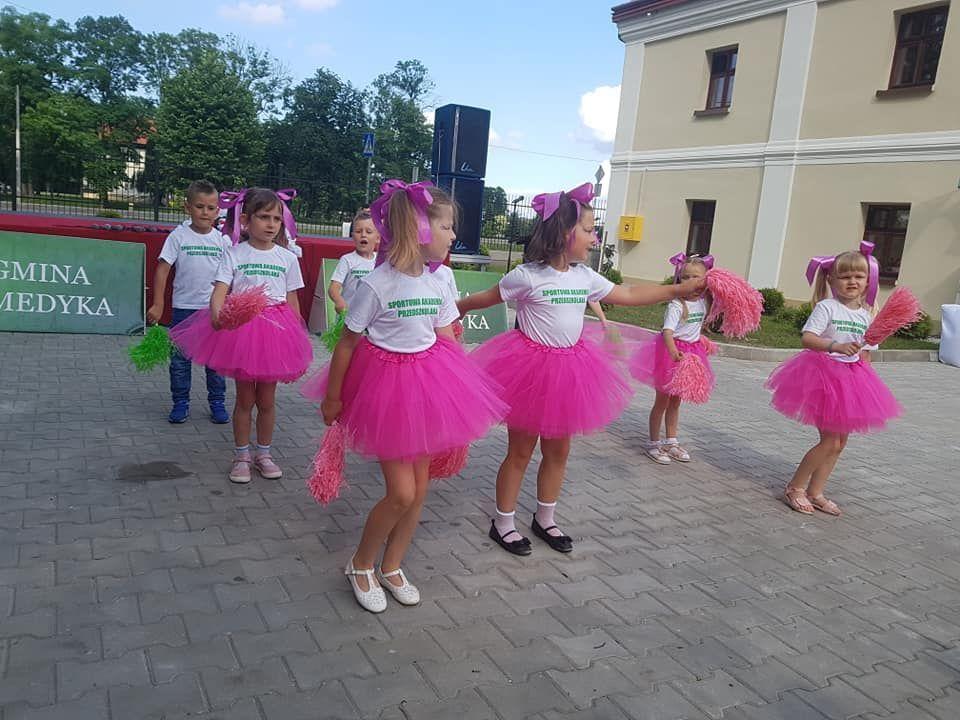 Przed publicznością zaprezentowały się dzieci z przedszkola z Medyki oraz zespół 5. Batalionu Strzelców Podhalańskich z Przemyśla. <br/>fot.UG Medyka