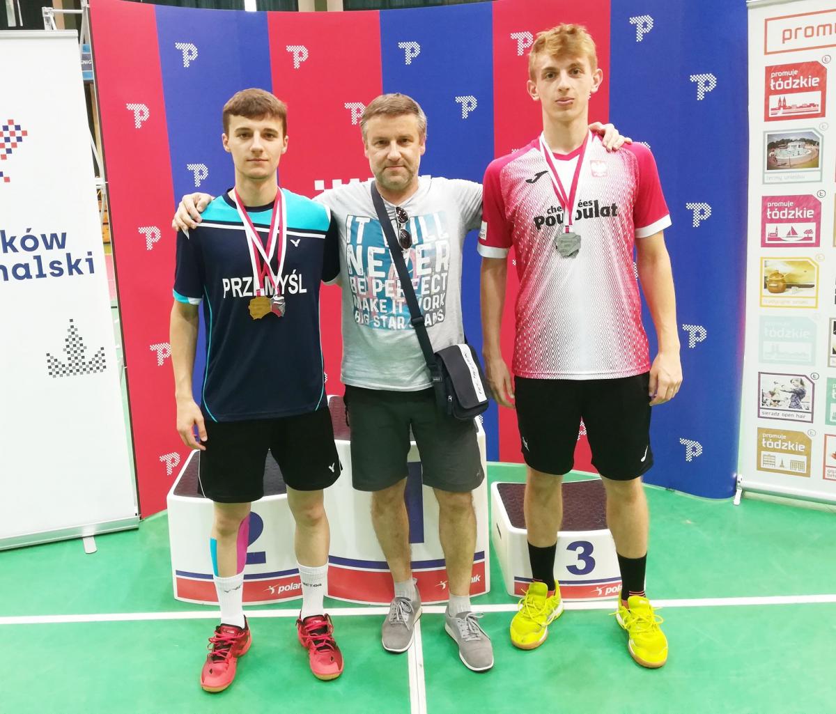 Od lewej: Patryk Kordek, trener Dariusz Stańko i Michał Matysiak.<br/>fot.ze zbiorów własnych