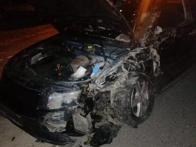 Osobowy volkswagen uszkodzony w wyniku zderzenia.<br/>fot.KPP Jasło
