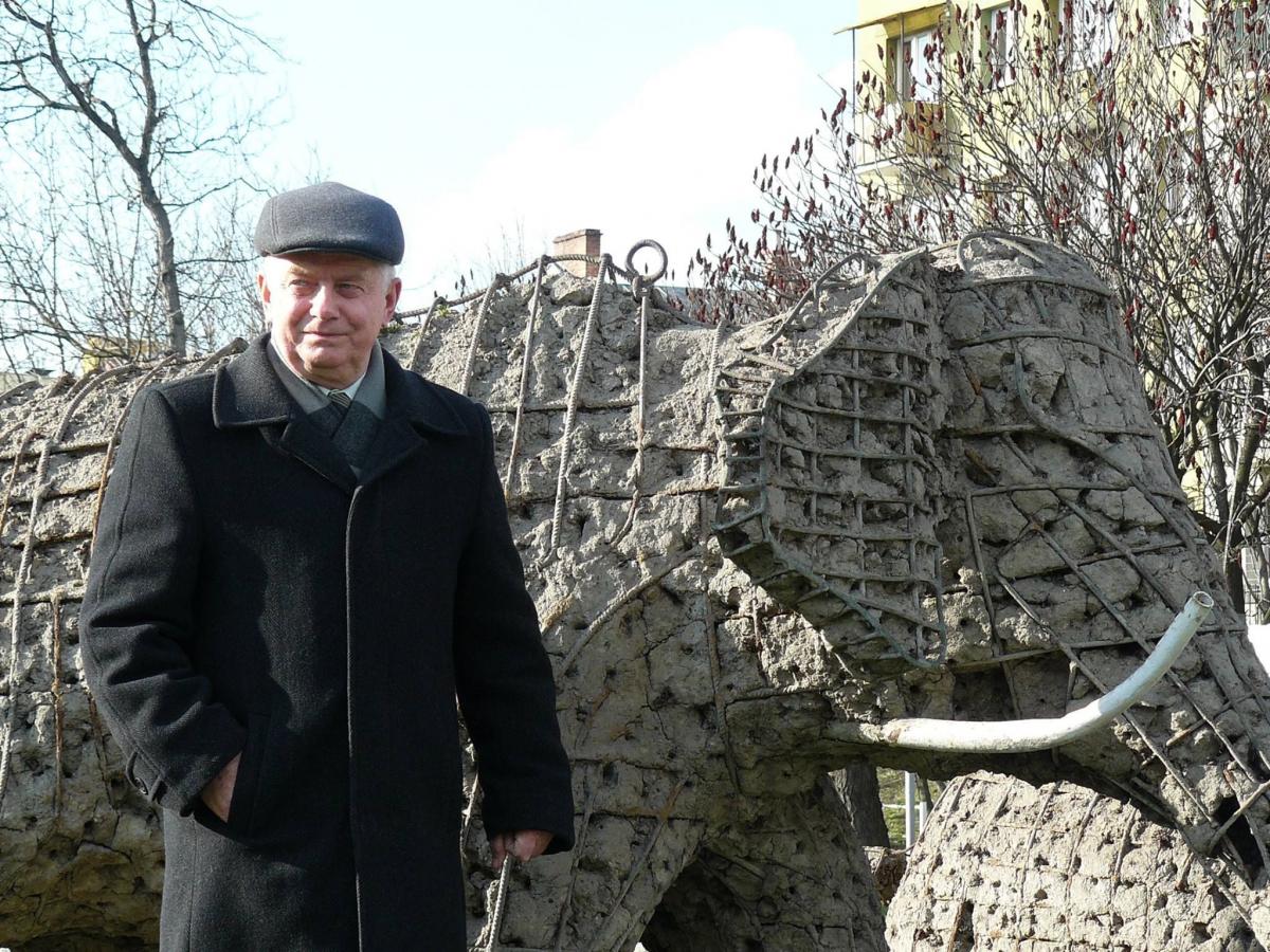 Jeden z twórców konstrukcji sprzed prawie 40 lat – Eugeniusz Szpytma.<br/>fot.UM Przeworsk