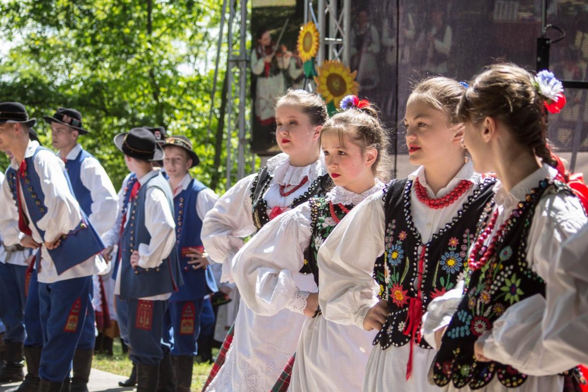 Na Gackiej Górce można było zobaczyć skomplikowane choreografie, pięknie zdobione stroje, ale przede wszystkim ogrom pracy włożony przez pasjonatów w podtrzymywanie tradycji ludowej.<br/>fot.Bartłomiej Pacek