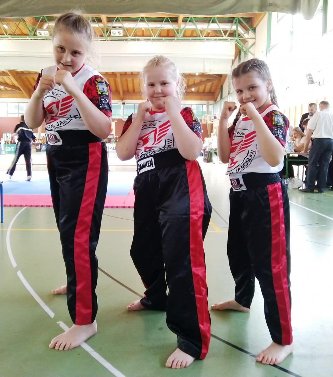 KSW Sokół w kategorii dzieci soft contact reprezentowały: Eliza Bronowska, Emilia Tarnawska oraz Maja Kamińska.<br/>fot.ze zbiorów własnych