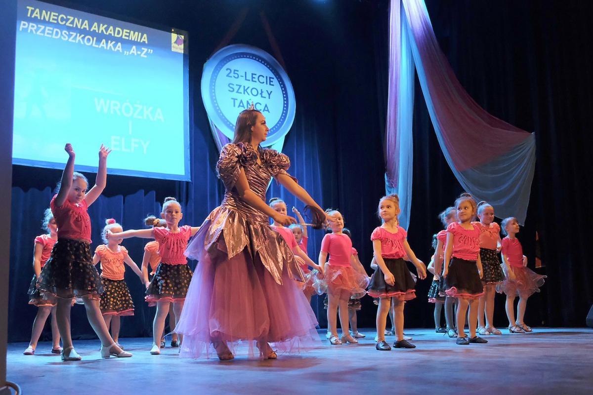 W programie koncertu znalazły się tańce towarzyskie, nowoczesne i karaibskie (salsa, bachata) oraz obrazy taneczne (teatr tańca tzw. caribbean show). <br/>fot.Jacek Szwic