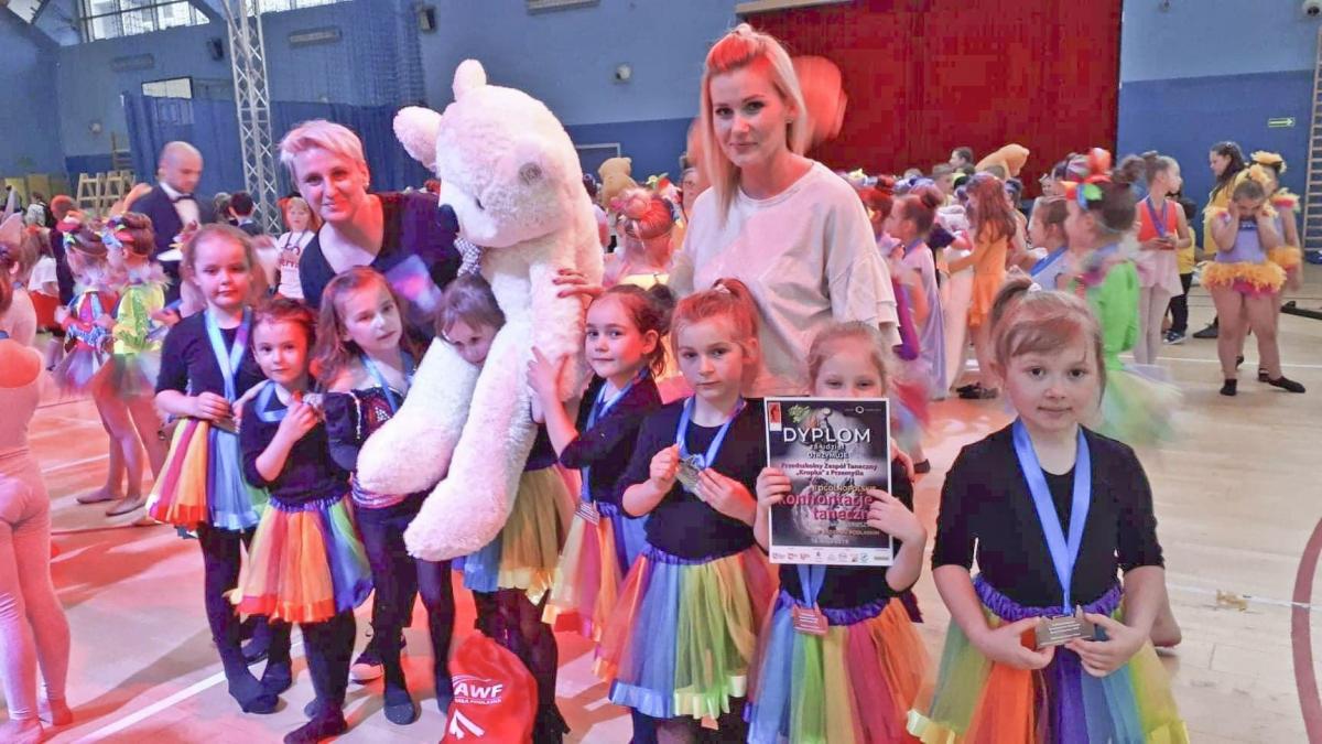 Najpierw podbiły serca jurorów telewizyjnego show „Mam Talent”, teraz zawojowały Ogólnopolskie Konfrontacje Taneczne w Radzyniu Podlaskim, gdzie udały się na zaproszenie uczestnika programu „You Can Dance” Grzegorza Demuchy, współzałożyciela Lubelskiego Centrum Inicjatyw Tanecznych. Dzieciaki z Prze