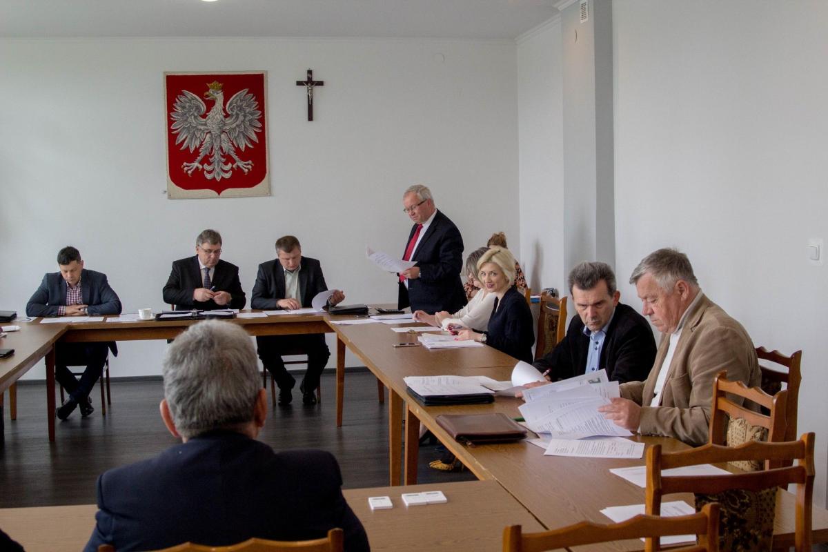 Władze gminy problem dostrzegają, deklarują chęć jego rozwiązania, zaznaczają jednak, że zagadnienie jest skomplikowane i miejscami wykracza poza kompetencje urzędu.<br/>fot.Bartłomiej Pacek
