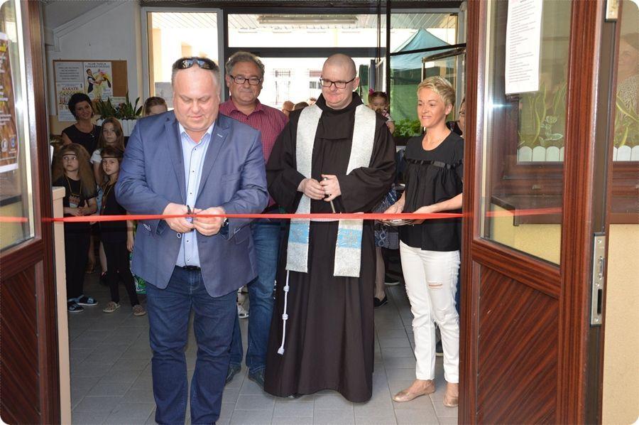 Uroczyste przecie wstęgi przez burmistrza L.Kisiela.<br/>fot.UM Przeworsk