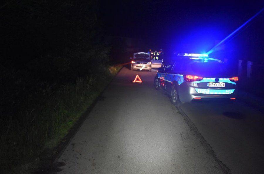 20-letnia kierująca renault najechała na leżącego na jezdni 22-latka.<br/>fot.KPP Jarosław