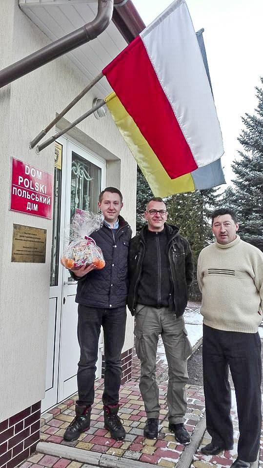 Od lat Przemyska Kongregacja Kupiecka wspiera Polaków mieszkających na Kresach Wschodnich. Aktywny udział w tym przedsięwzięciu bierze wiceprezes PKK Maciej Dębicki (z lewej), który współpracuje z Marią Ziembowicz, prezes Towarzystwa Kultury Polskiej Ziemi Lwowskiej.<br/>fot.ze zbiorów własnych