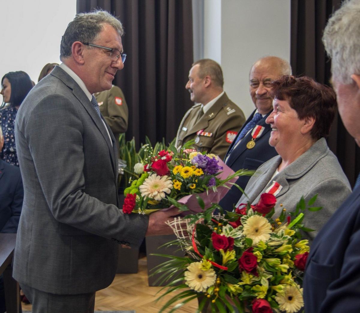 Odebranie medali było wzruszającą chwilą.<br/>fot.Bartłomiej Pacek