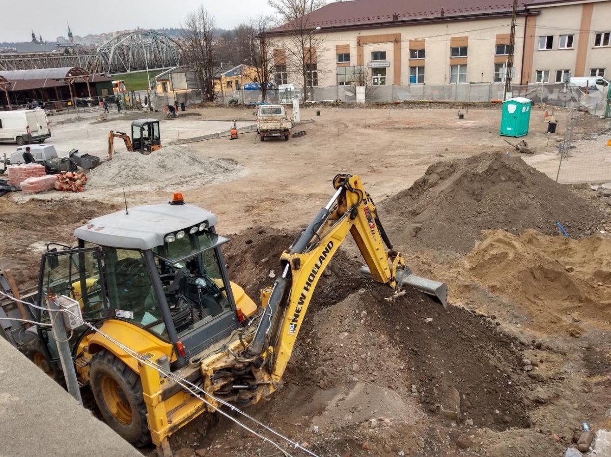 Finał prac remontowo-modernizacyjnych na Zielonym Rynku przewidywany jest dopiero na listopad 2020 r. I nie jest on zagrożony.<br/>fot.Mariusz Godos