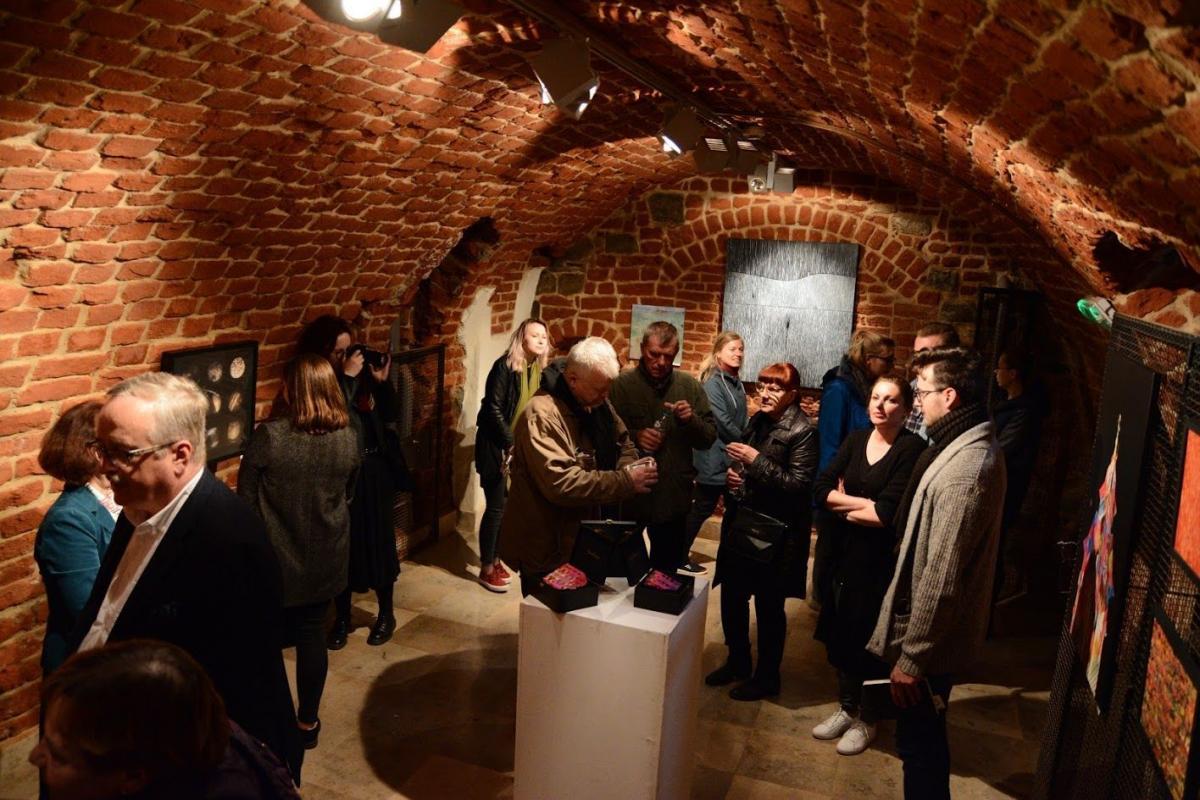 Praktyczną realizację koncepcji Art & Science można było obejrzeć w galerii ratusza.<br/>fot.UM Przeworsk