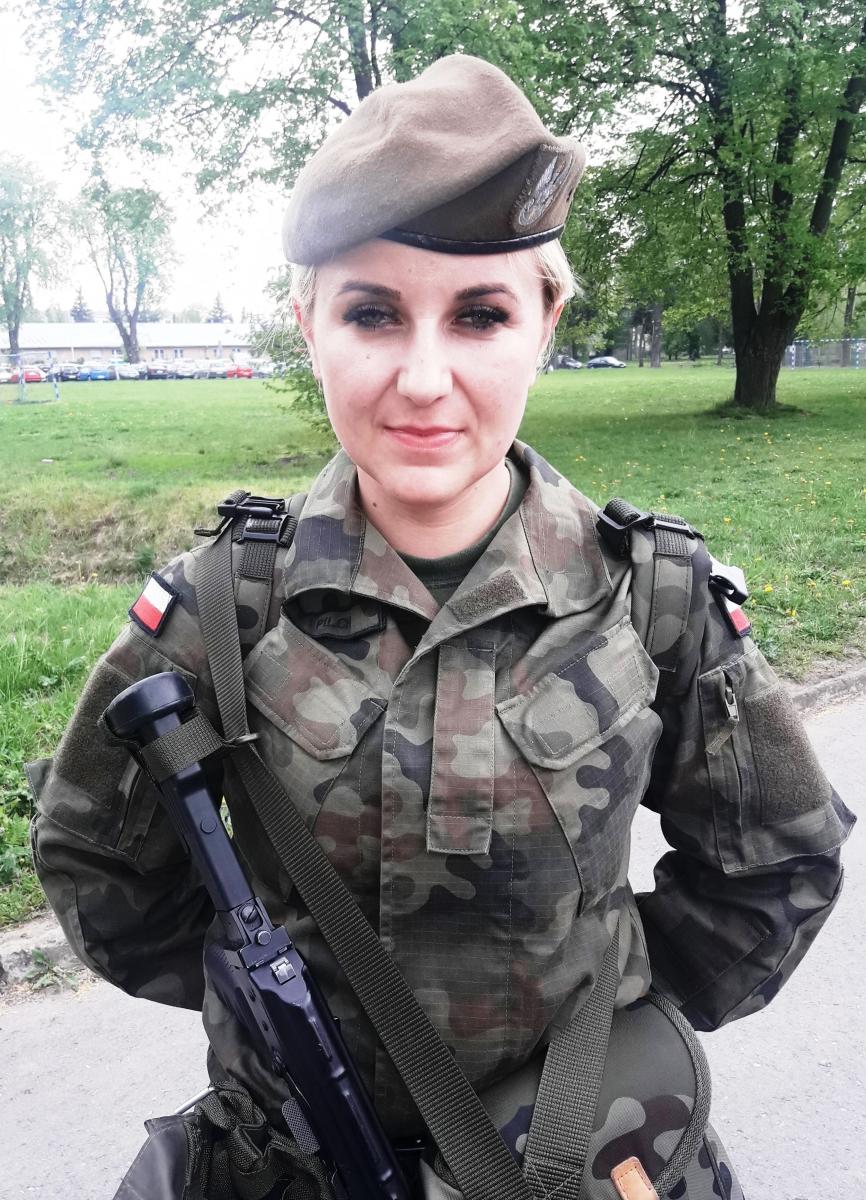 Szeregowa Monika Dworak-Pilch jest żołnierzem 34. Batalionu Lekkiej Piechoty w Jarosławiu. Uratowała życie koleżance z pracy.<br/>fot.ze zbiorów własnych