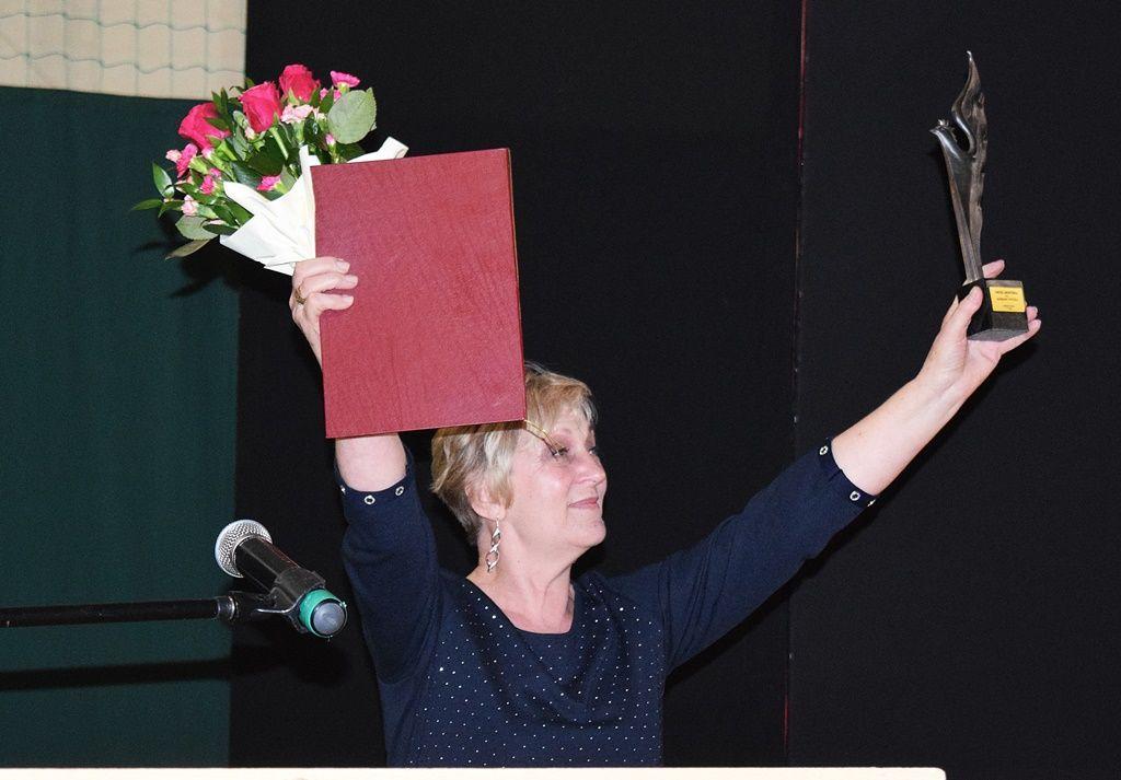 „Orły Montera” otrzymali wieloletnia dyrektor SP w Gniewczynie Barbara Tytuła (na zdjęciu) oraz ks. Krzysztof Filip, proboszcz parafii Gniewczyna.<br/>fot.UG Tryńcza