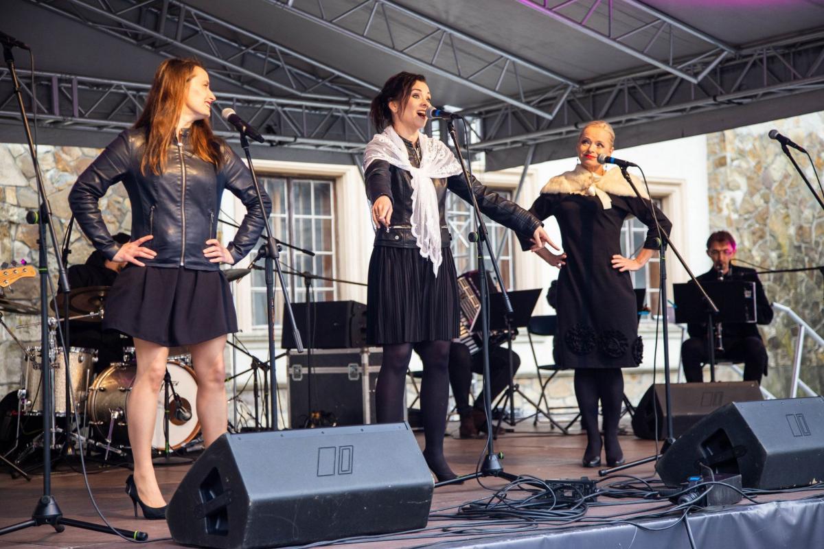 Koncert muzyki klezmerskiej Hava Nagila Raysha w wykonaniu muzyków i aktorów ze stowarzyszenia SztukPuk Sztuka z Rzeszowa.<br/>fot.Kamil Jacek Zarański