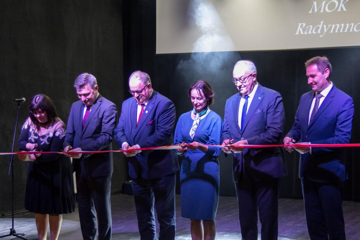 Uroczyste przecięcie wstęgi.<br/>fot.Bartłomiej Pacek